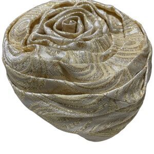 Lucila Menden Facinator Gold Ivory Vintage Rose Shape